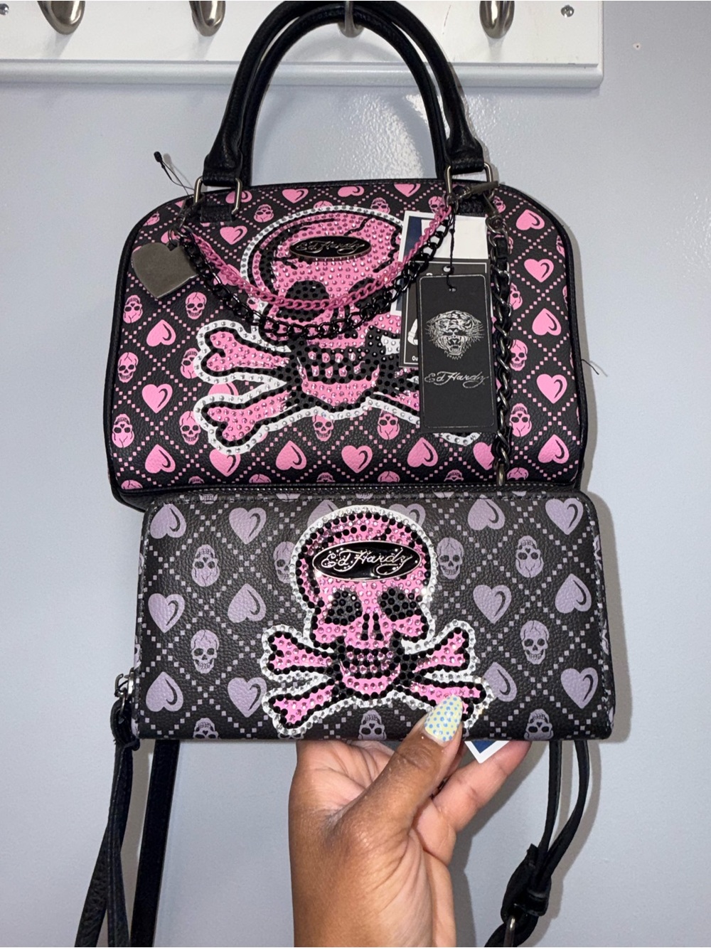 Ed Hardy Black & Pink Skull Satchel with Chain & Studded with matching wallet - Picture 14 of 14